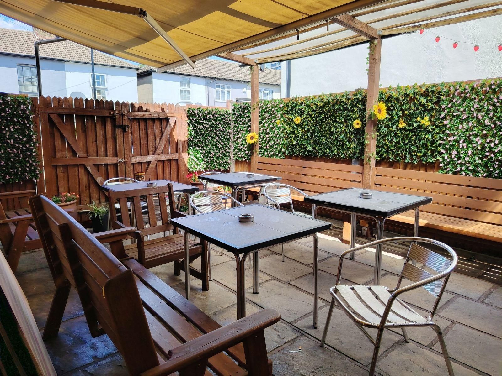 Surrey Cricketers, Croydon. (Pub, Garden). Published on 05-10-2026