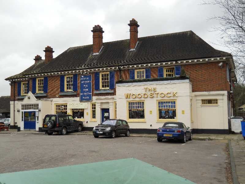 Woodstock, Stonecot Hill. (Pub, External, Key). Published on 15-09-2014