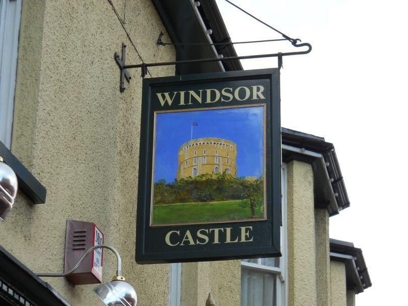 Windsor Castle, Carshalton. (Pub, Sign). Published on 07-05-2024 