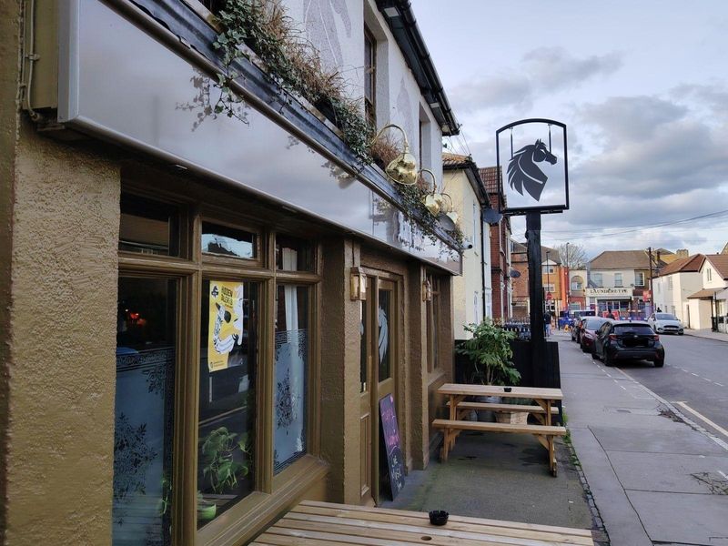 Dark Horse, Croydon. (Pub, External, Sign, Key). Published on 15-02-2026