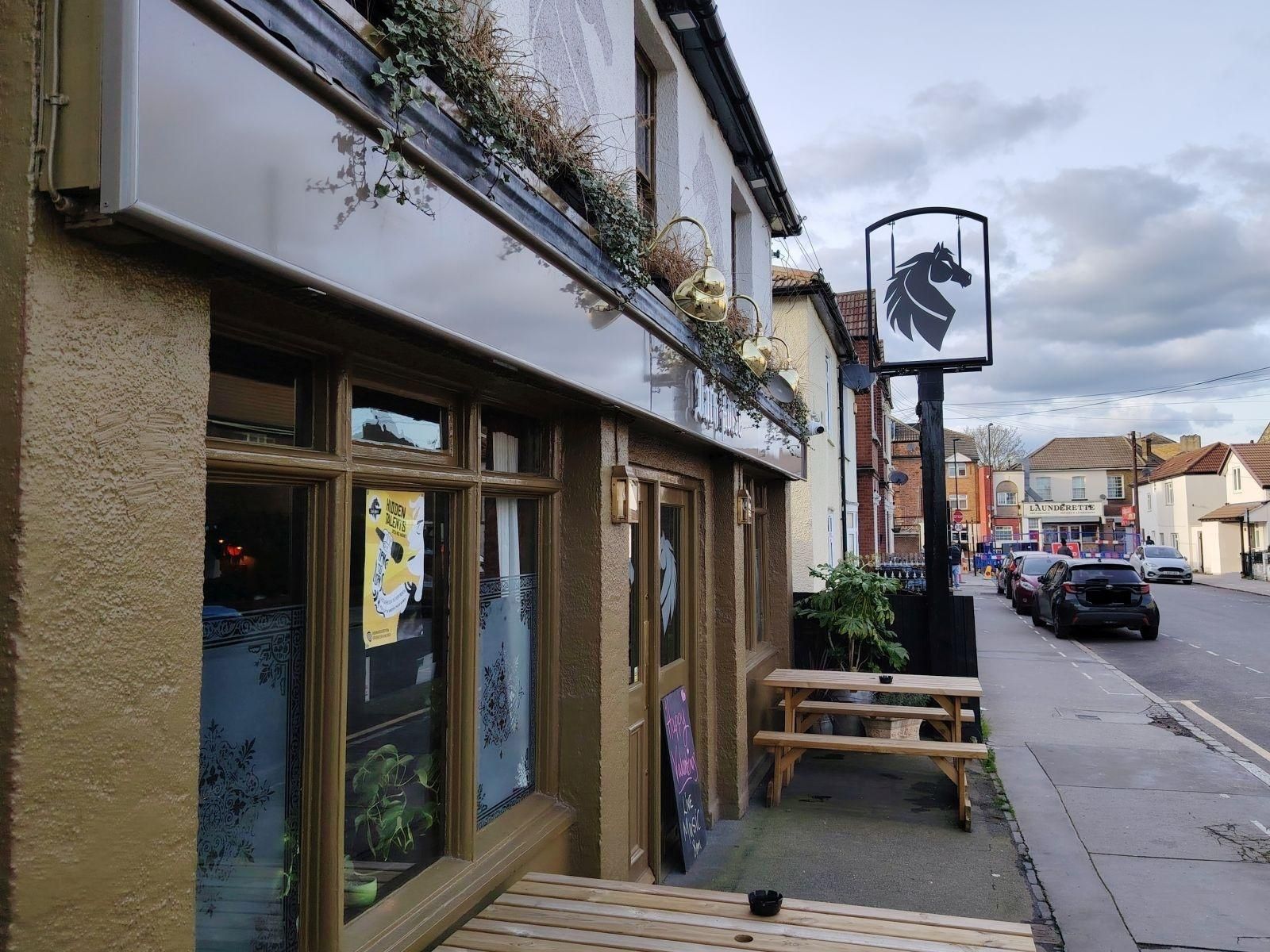 Dark Horse, Croydon. (Pub, External, Sign, Key). Published on 15-02-2026