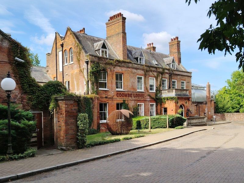 Coombe Lodge, Croydon. (Pub, External, Key). Published on 23-08-2025