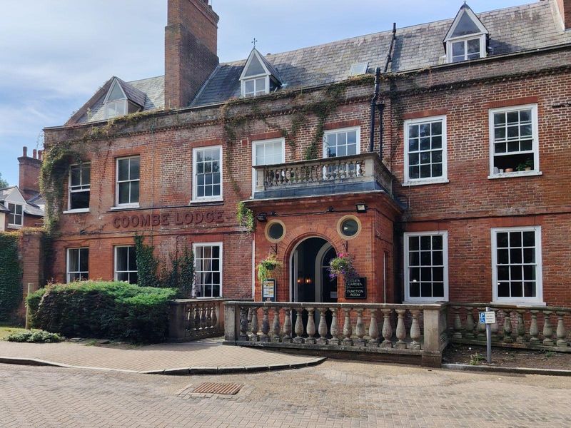 Coombe Lodge, Croydon. (Pub, External). Published on 23-08-2025 