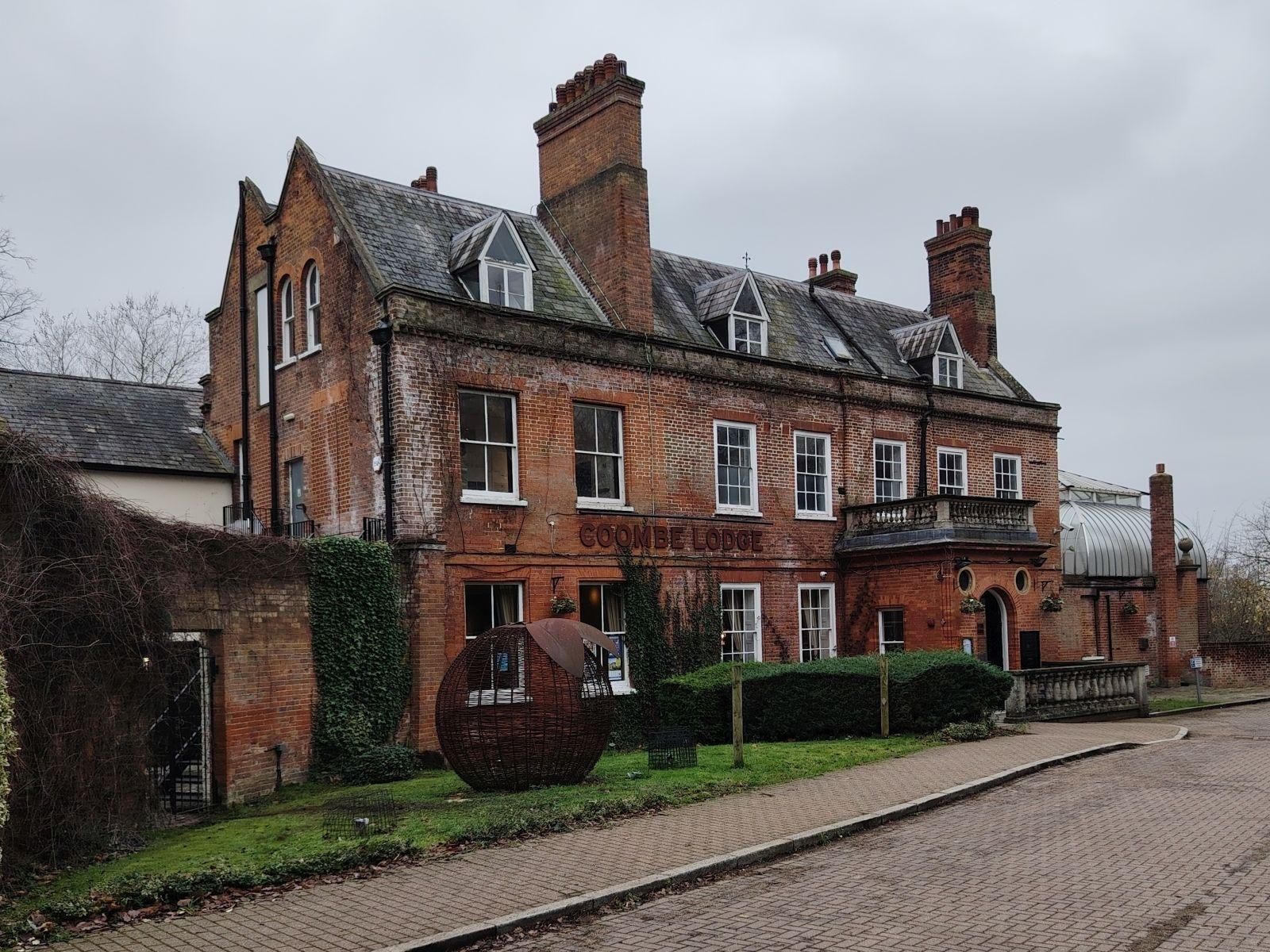 Coombe Lodge, Croydon. (Pub, External, Key). Published on 23-12-2025