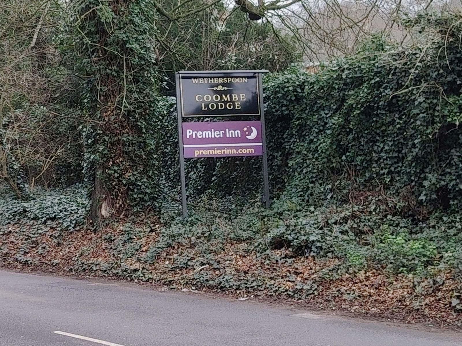 Coombe Lodge, Croydon. (External, Sign). Published on 23-12-2025