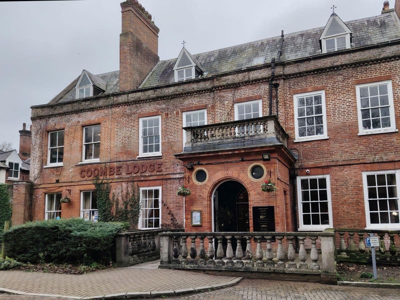 Coombe Lodge, Croydon. (Pub, External). Published on 23-12-2025 