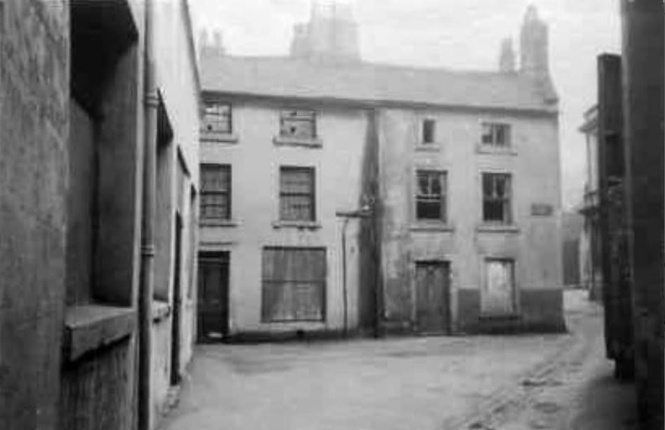 On the right. (Pub, External). Published on 01-01-1970