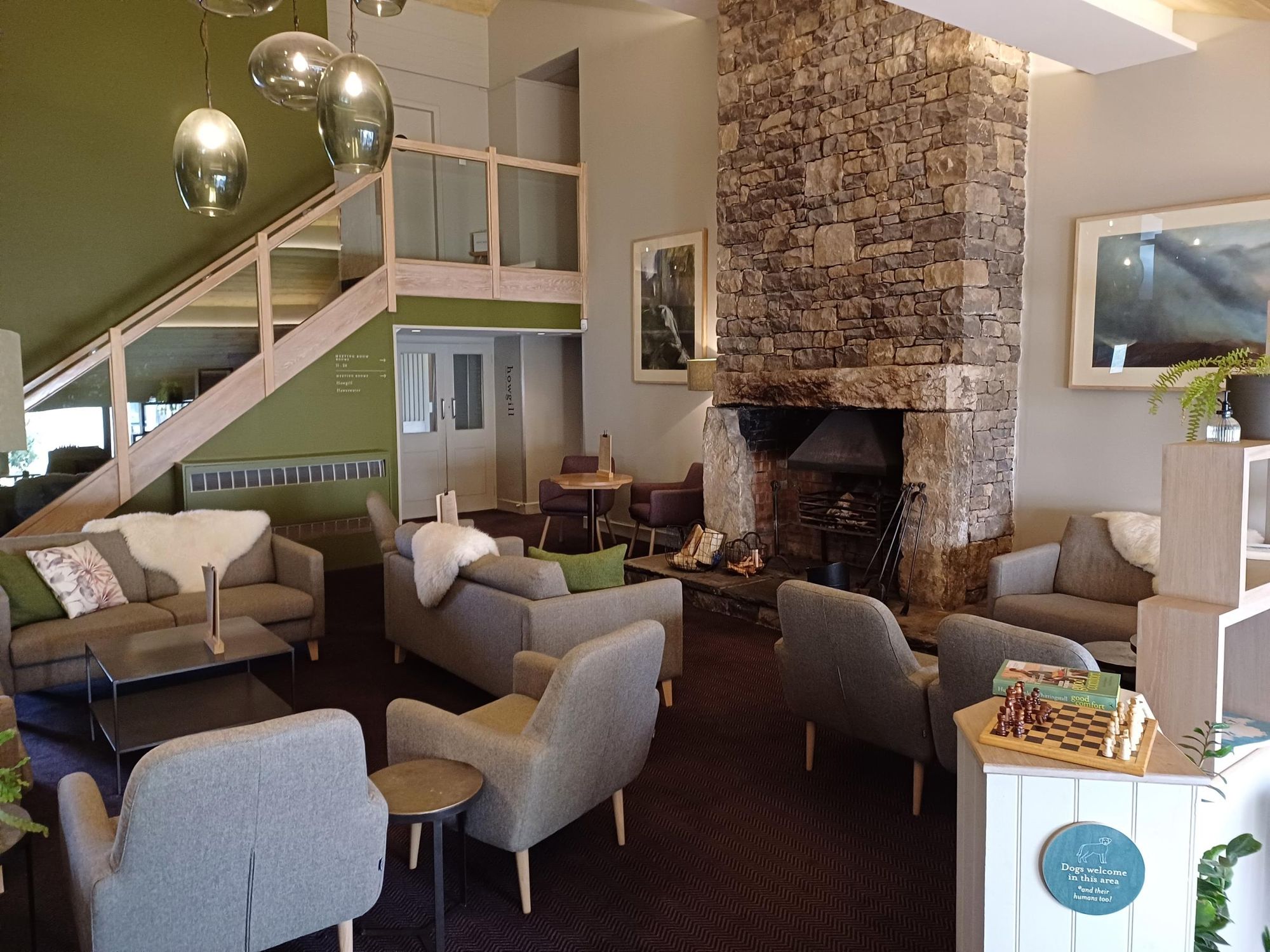 Westmorland Hotel, lounge 20.9.24 (Adrian Smith). (Pub). Published on 27-09-2024