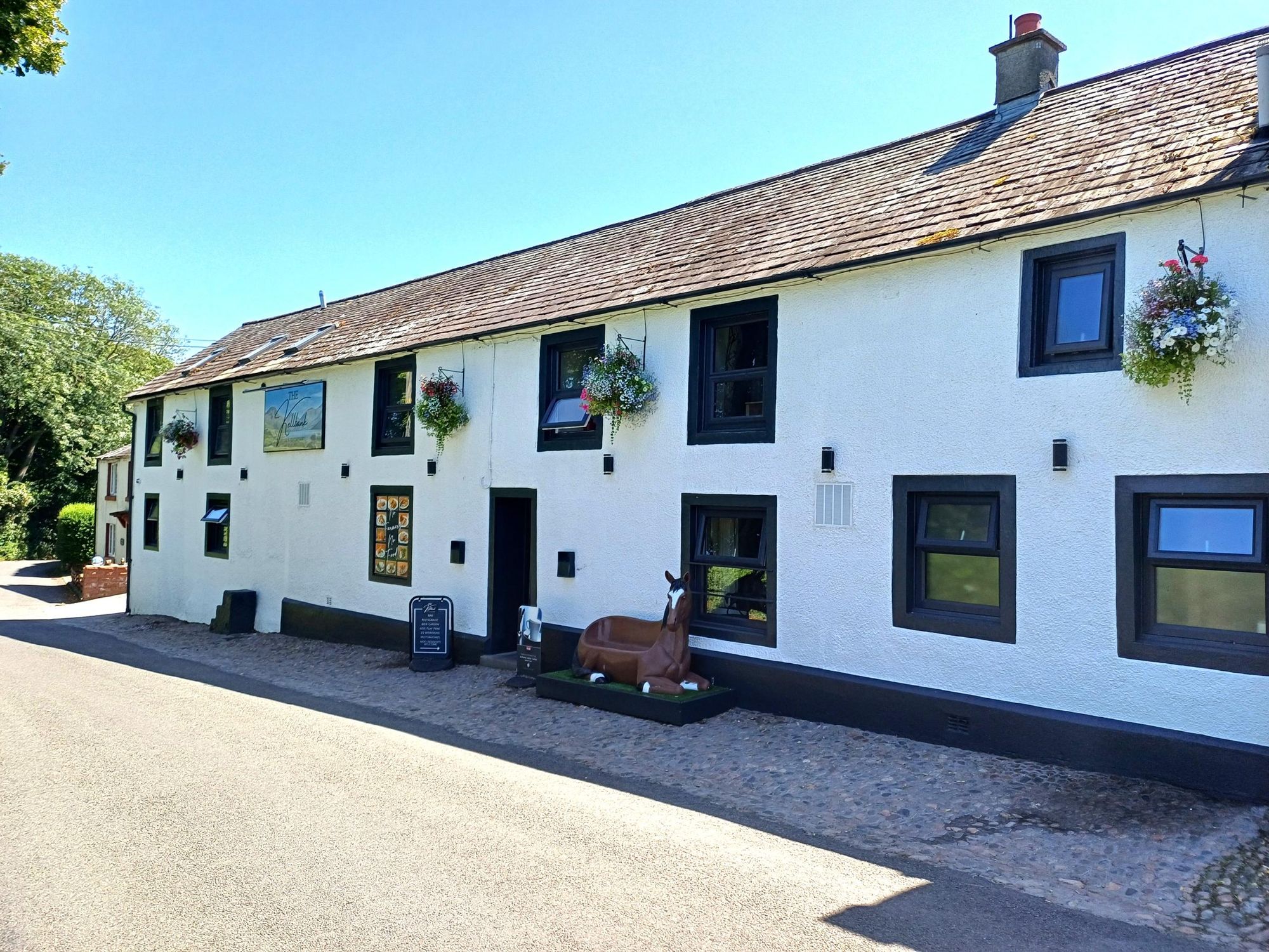 Ecterior from the road. (Pub, External, Key). Published on 01-08-2025