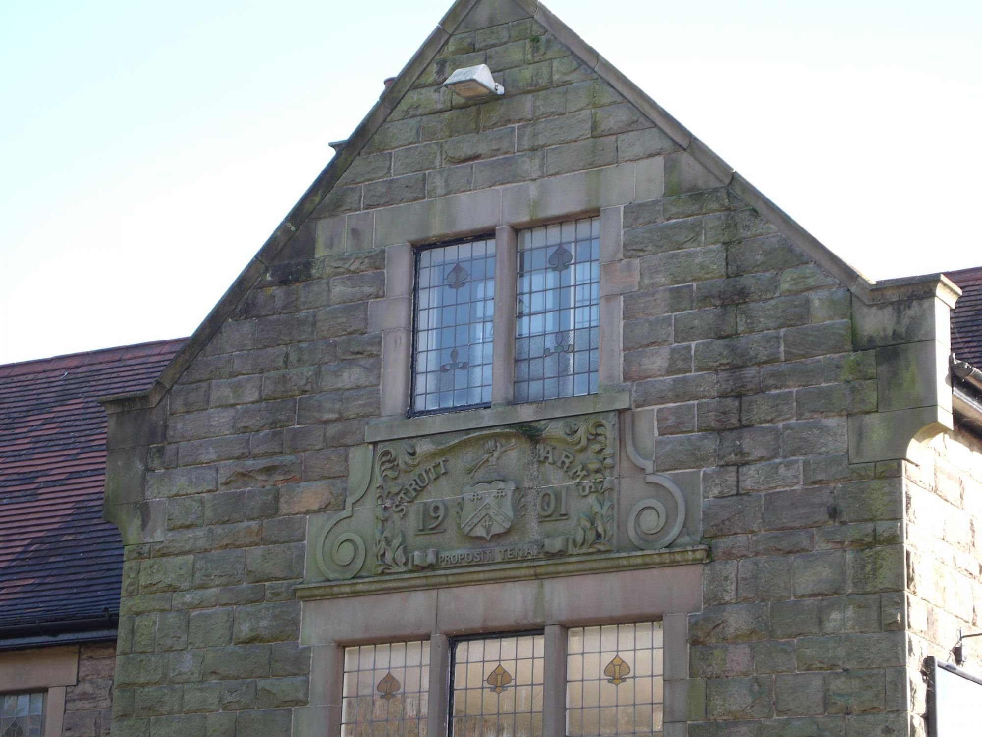 Stone carving depicting year of construction. (External). Published on 31-10-2019