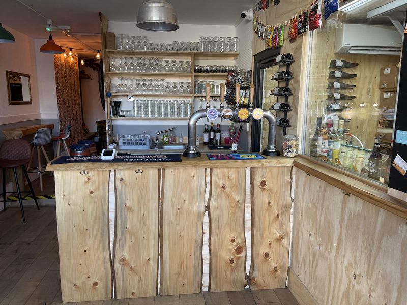 Bar. (Bar). Published on 28-11-2024 
