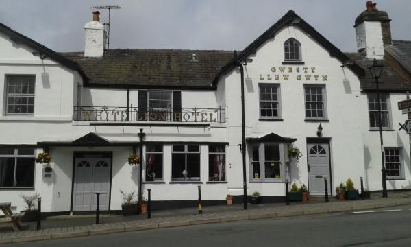 White Lion Hotel. (Pub, External). Published on 07-05-2014