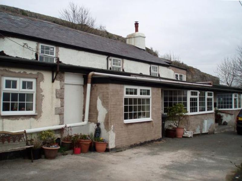 Castle Llysfaen. (Pub, External). Published on 31-03-2014