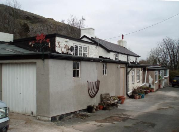 Castle Llysfaen. (Pub, External). Published on 31-03-2014