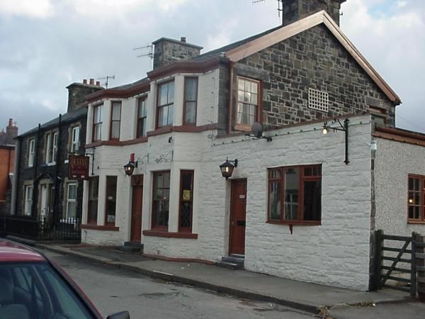 Queens. (Pub, External, Key). Published on 18-03-2014