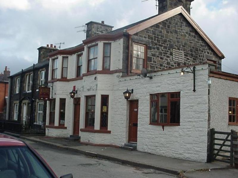 Queens. (Pub, External, Key). Published on 18-03-2014 