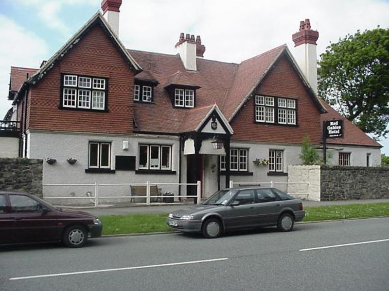 Red Gables. (Pub, External). Published on 27-07-2015