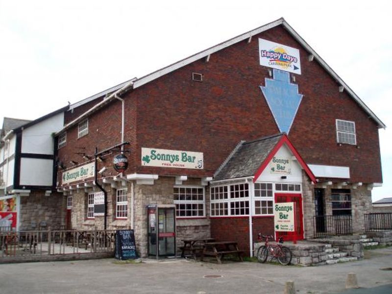 Sunny's Towyn. (Pub, External). Published on 14-10-2015