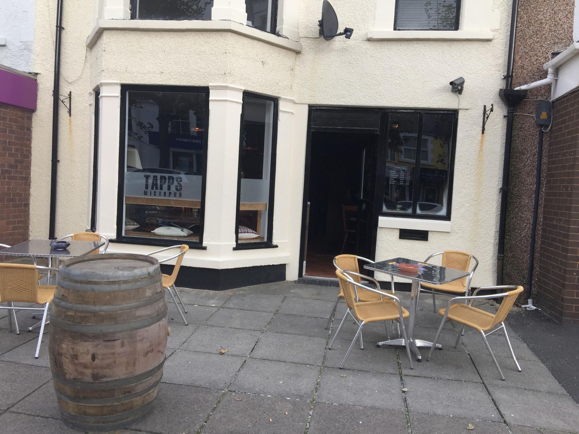 Tapps. (Pub, External). Published on 15-11-2017