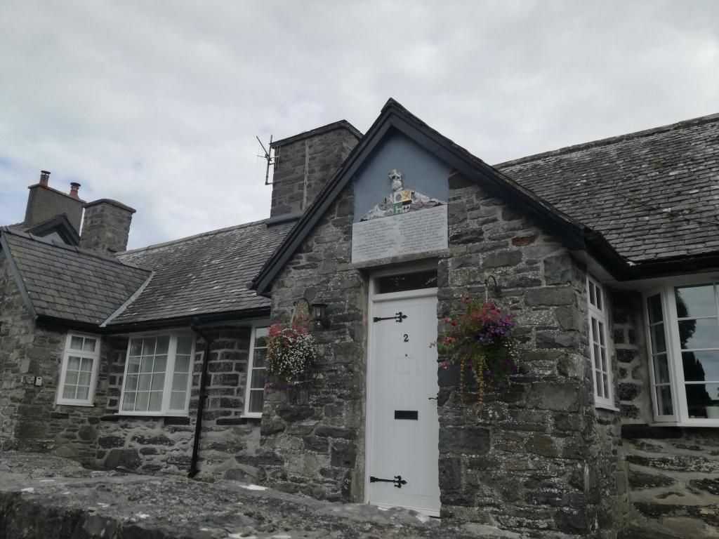 Queens Cerrig. (External, Key). Published on 22-10-2021