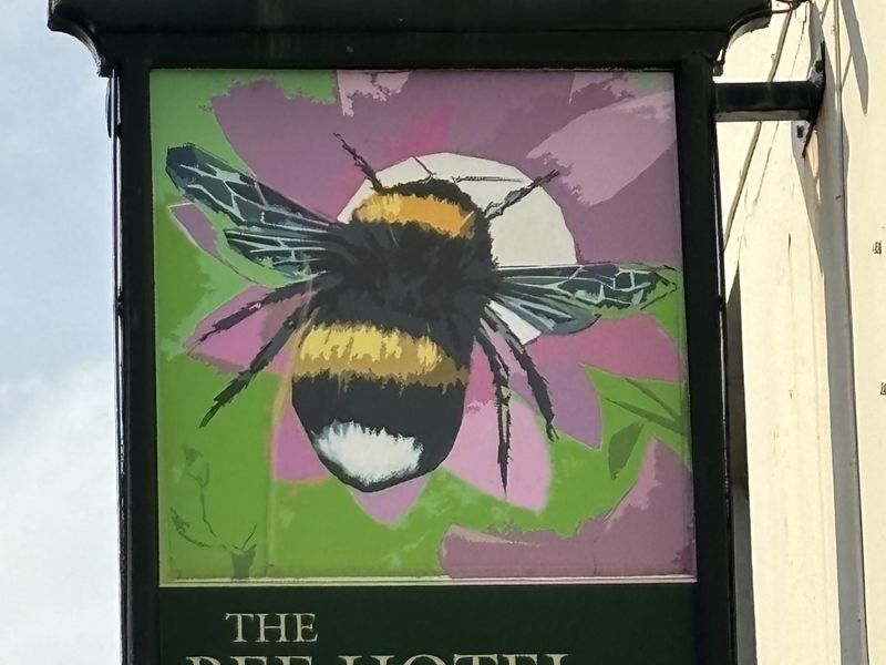 Bee sign 2023. (Sign). Published on 02-11-2023