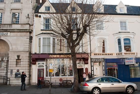 Town House. (Pub, External). Published on 12-10-2013