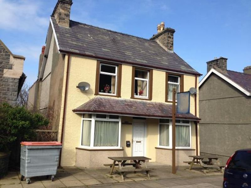 Victoria. (Pub, External, Key). Published on 09-03-2014
