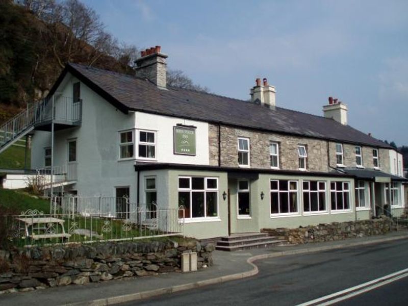 Bryn Tyrch. (Pub, External). Published on 30-03-2014