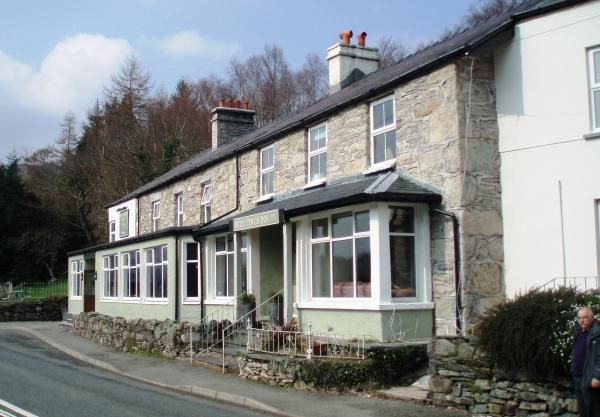 Bryn Tyrch. (Pub, External). Published on 30-03-2014