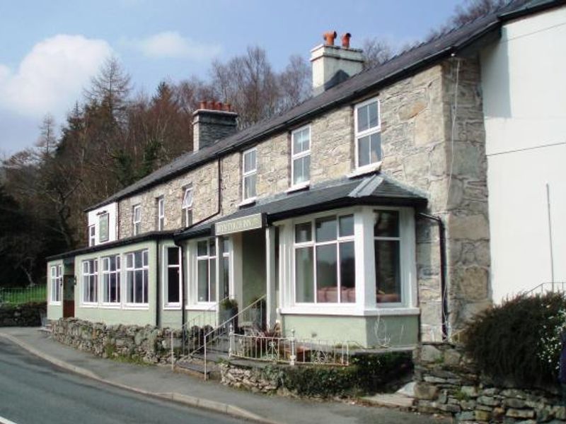 Bryn Tyrch. (Pub, External). Published on 30-03-2014