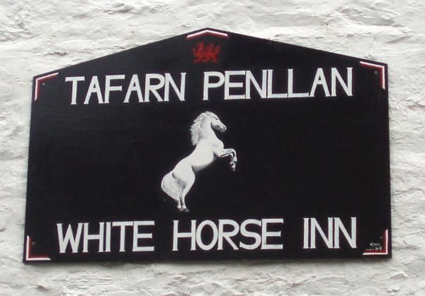 White Horse Capel Garmon Sign. (Pub, External, Sign). Published on 08-05-2016