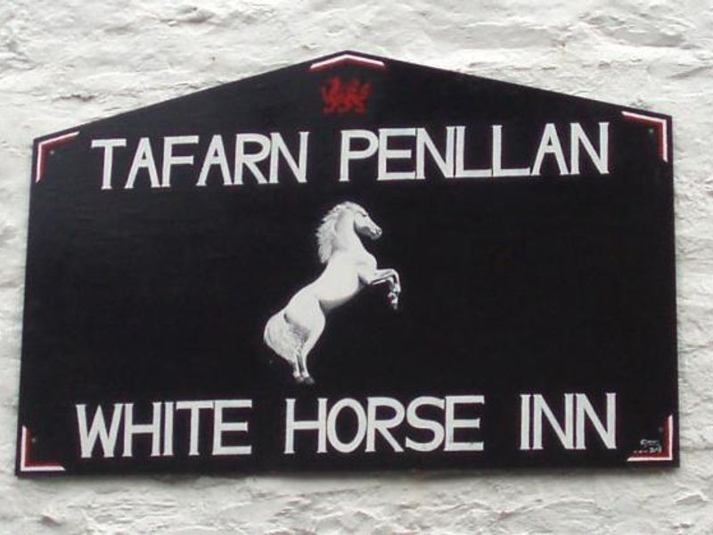 White Horse Capel Garmon Sign. (Pub, External, Sign). Published on 08-05-2016