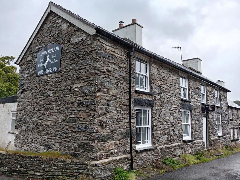 White Horse Gable End 2025. (Pub, External). Published on 28-09-2025 
