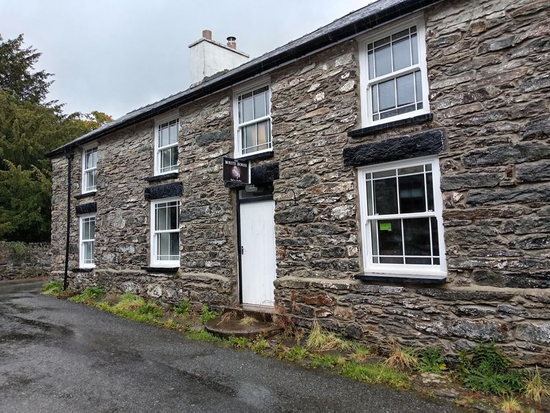 White Horse Front 2025. (Pub, External). Published on 28-09-2025 