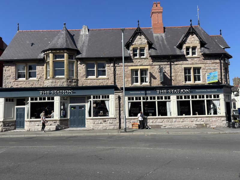 Station 2025. (Pub, External, Key). Published on 16-05-2025 