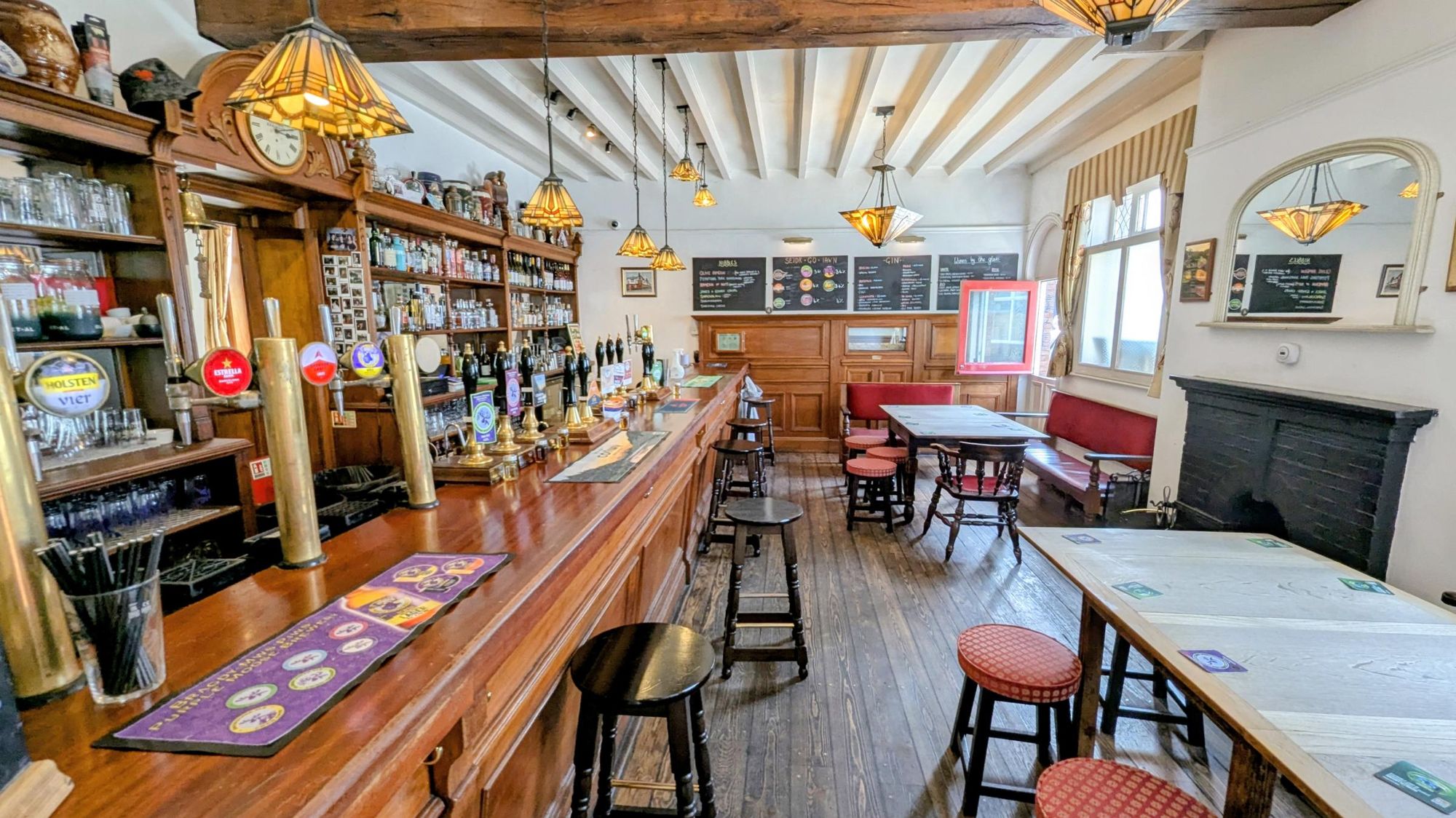 Albion Bar 2025. (Pub). Published on 03-08-2025