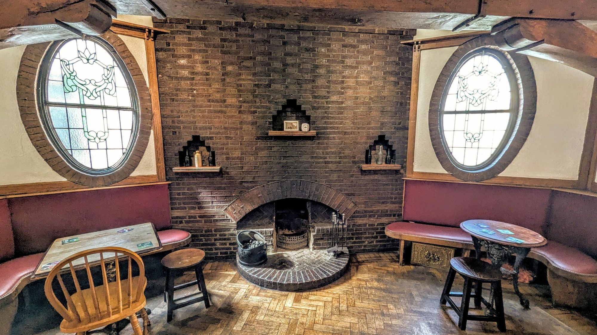 Albion Lounge Fire 2025. (Pub). Published on 03-08-2025