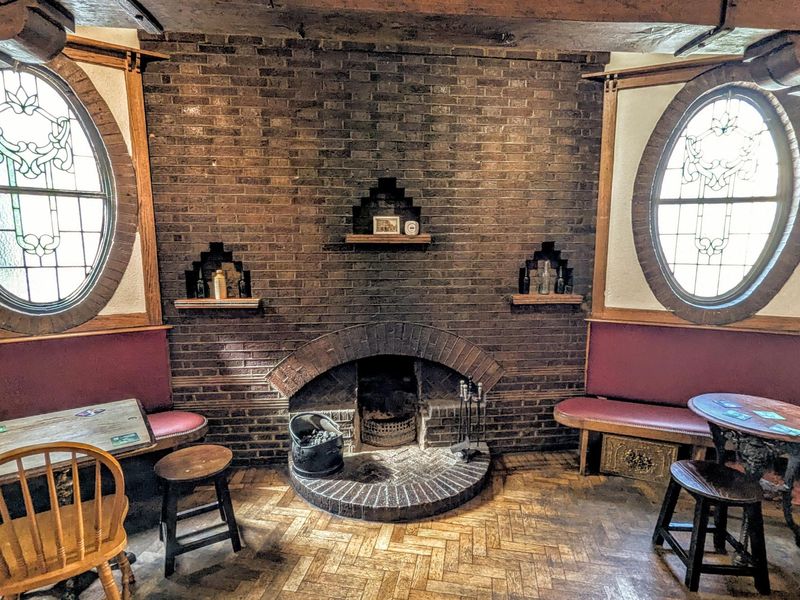 Albion Lounge Fire 2025. (Pub). Published on 03-08-2025 