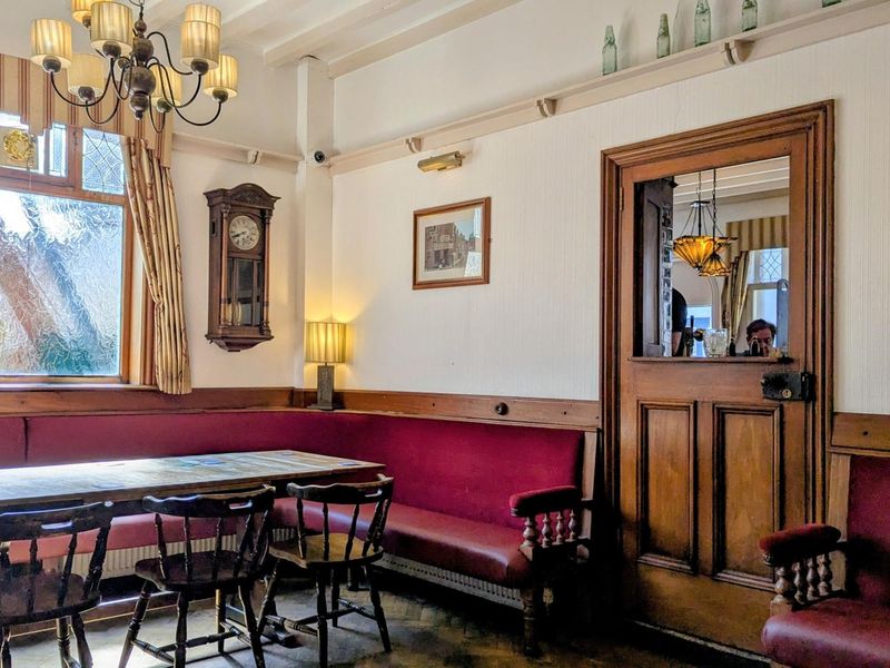 Albion Snug 2025. (Pub). Published on 03-08-2025 