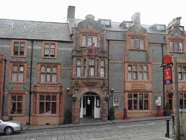 Castle Hotel 2013. (Pub, External). Published on 09-10-2013