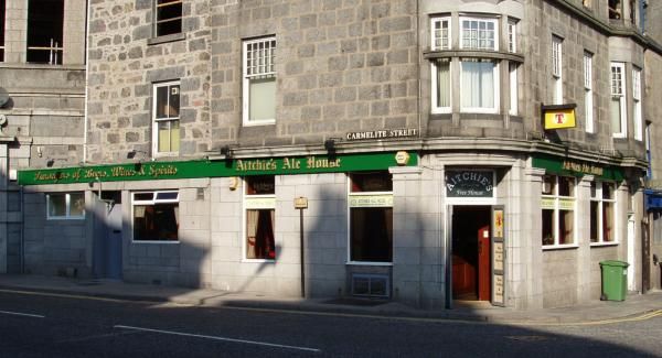 This is the previous decor of the pub. (Pub, External). Published on 27-11-2012