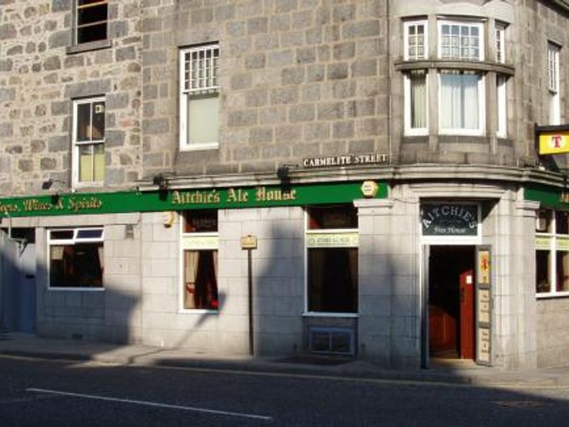 This is the previous decor of the pub. (Pub, External). Published on 27-11-2012