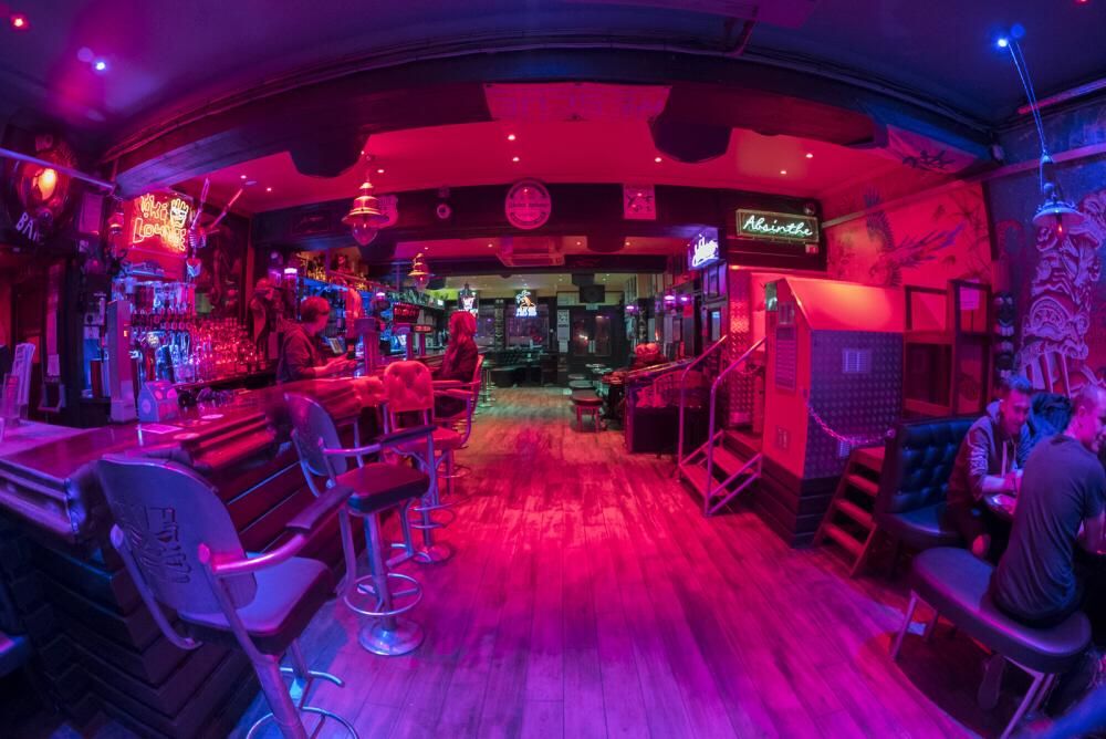 (Pub, Bar). Published on 06-03-2018