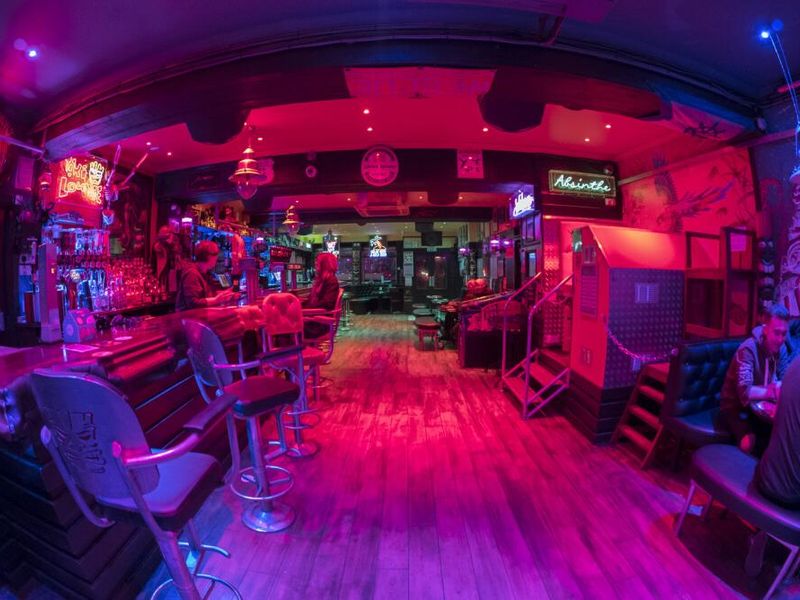 (Pub, Bar). Published on 06-03-2018