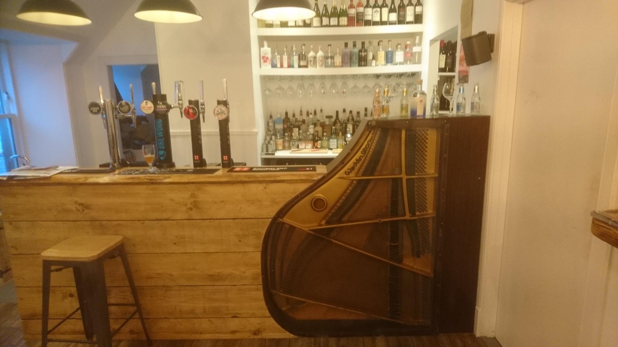 String - Lerwick (2). (Pub, Bar). Published on 09-07-2019