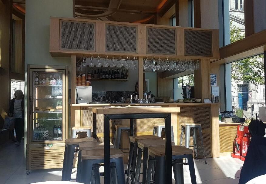 (Pub, Bar). Published on 24-09-2022