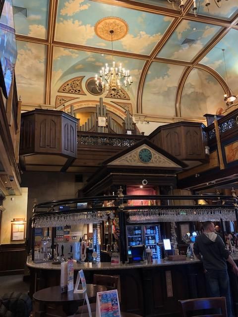 (Pub, Bar). Published on 28-11-2025