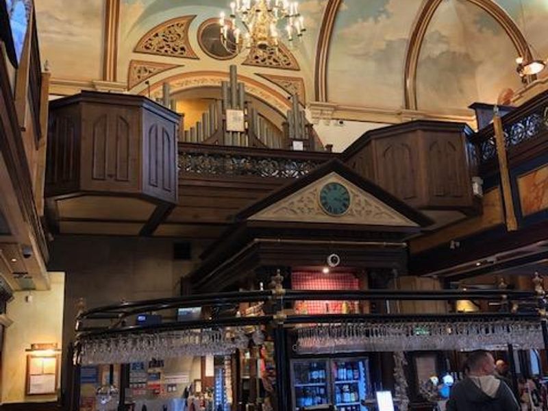 (Pub, Bar). Published on 28-11-2025 