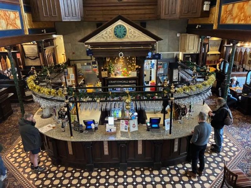 (Bar, Customers). Published on 31-12-2025 