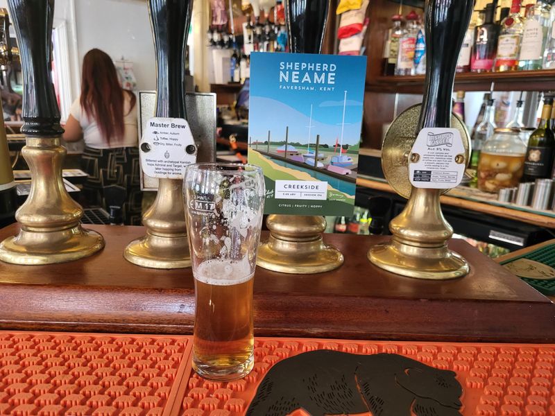 Hand pumps King's head hythe. (Bar). Published on 01-12-2023